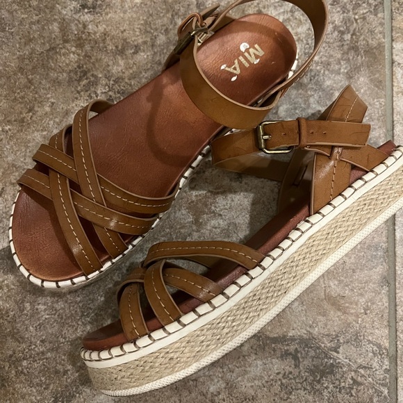 Only worn once - Picture 3 of 3